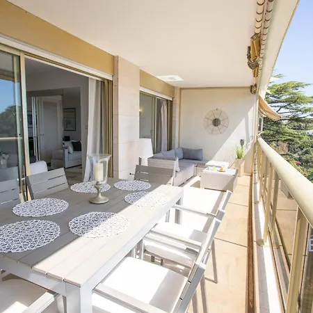 Beautiful In Sea View And Pool דירה