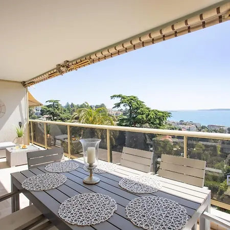 Beautiful In Sea View And Pool Appartement *